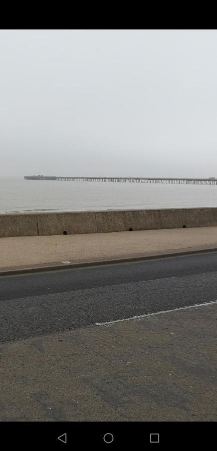 Lovely 2-Bed Caravan In Walton On The Naze المظهر الخارجي الصورة